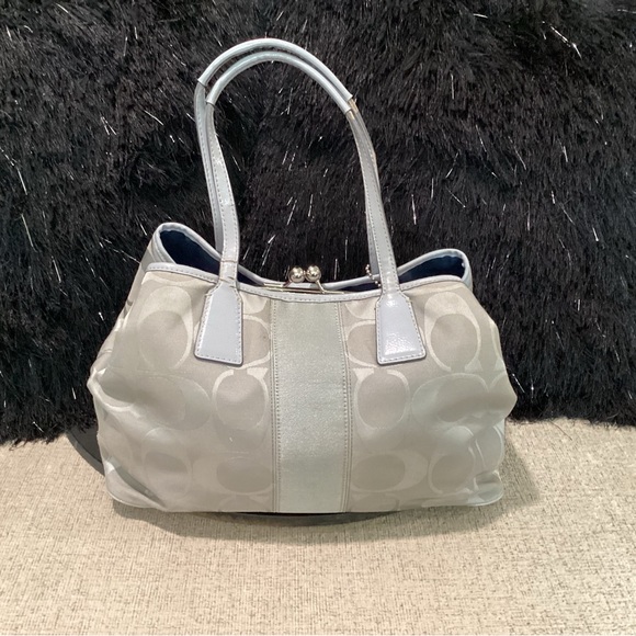 Coach kisslock shoulder bag in gray canvas monogram with silver hardware - Picture 2 of 9
